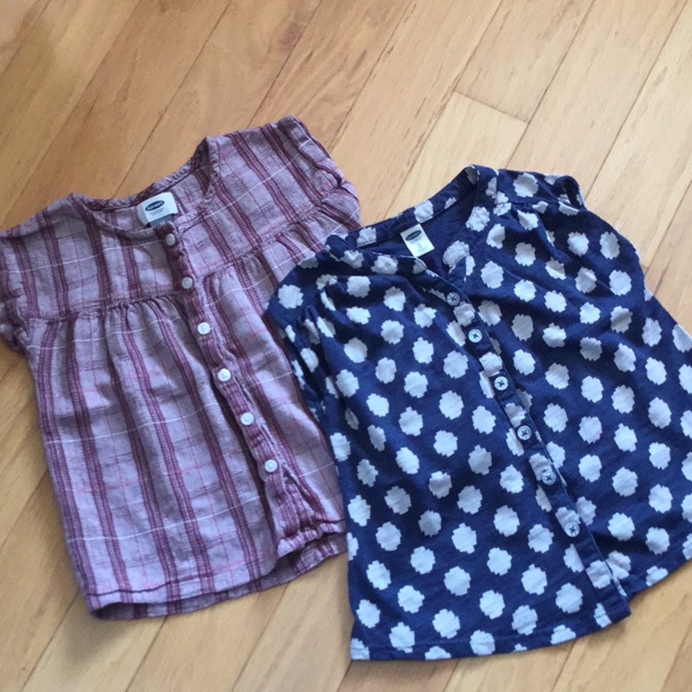 Old Navy sleeveless button up blouses EUC